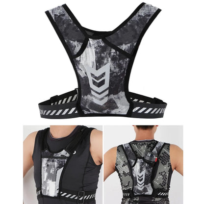 Reflective vest for running, walking, exercising, general training, for men and women, 01 piece with adjustable strap and pocket for keys, cell phone and compartment for water bottle.